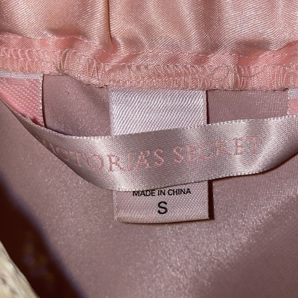 Victoria’s Secret pink satin robe and chemise with beige lace. Pink label.Size S - Picture 8 of 13